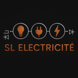 Logo professionnel de SL Électricité avec circuit imprimé argenté, pictogrammes cuivrés d’ampoule, prise et éclair, et nom de l’entreprise en lettrage cuivre.